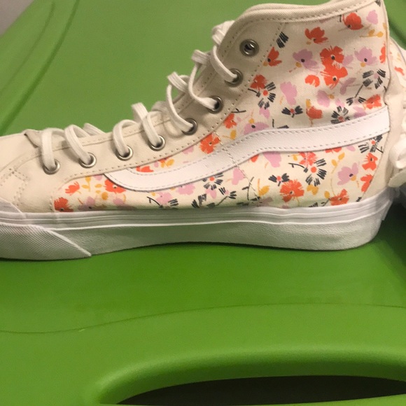 Leila vans - Picture 2 of 3